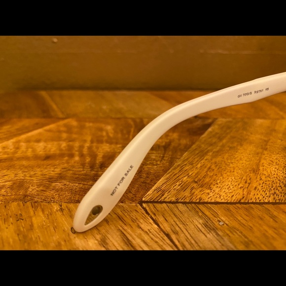 Givenchy GV 7013/S sunglasses - Picture 7 of 10